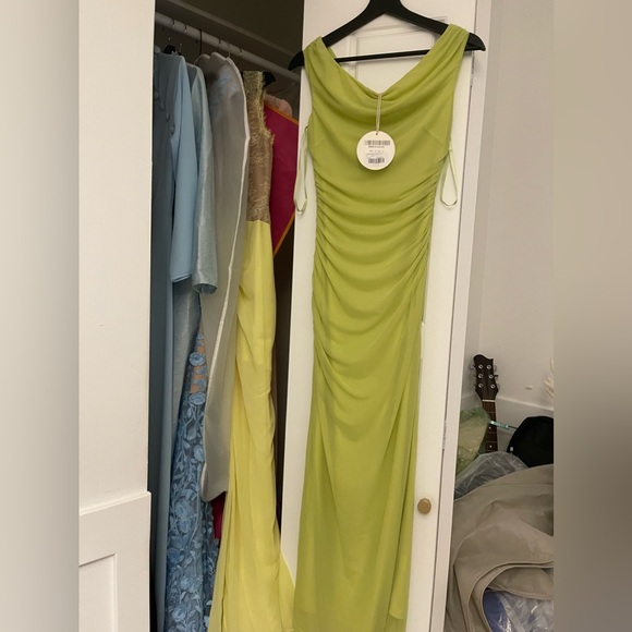 husshandco / Hello Molly OLD LOVE OFF SHOULDER MAXI DRESS LIME size small - Picture 4 of 5